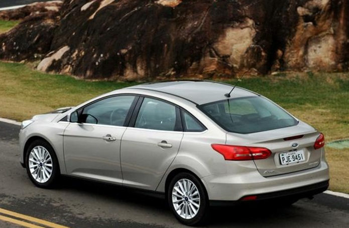 ford focus fastback 2016