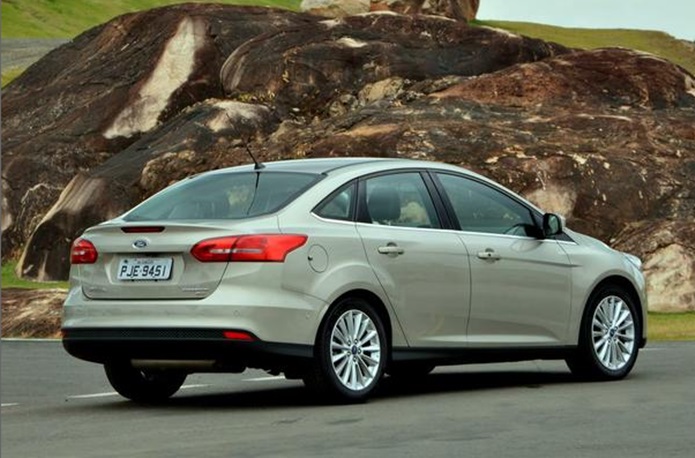 ford focus fastback 2016