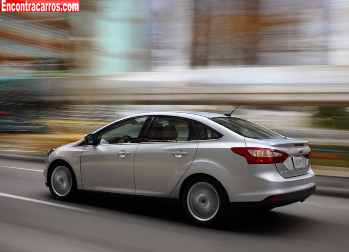 ford focus sedan 2014 traseira