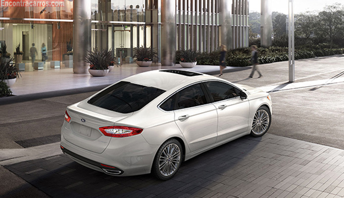 ford fusion titanium traseira