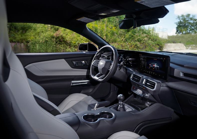 ford mustang 2024 interior