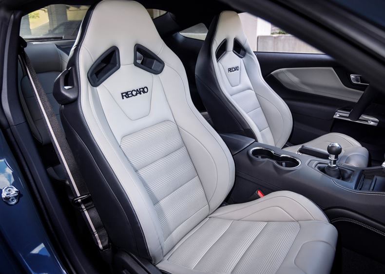 ford mustang 2024 interior bancos