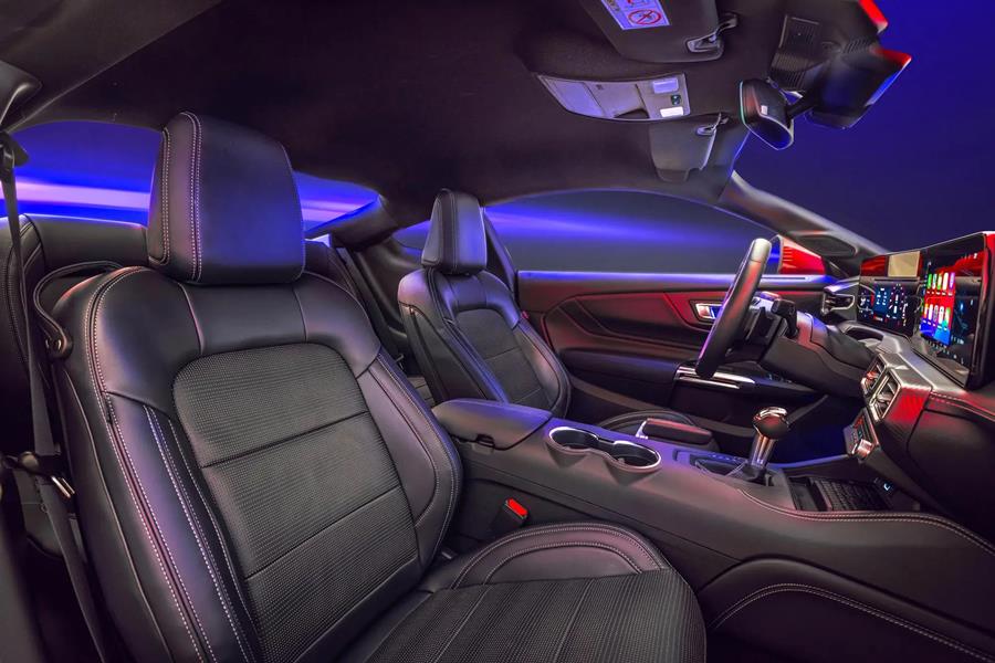 ford mustang gt 2025 interior bancos