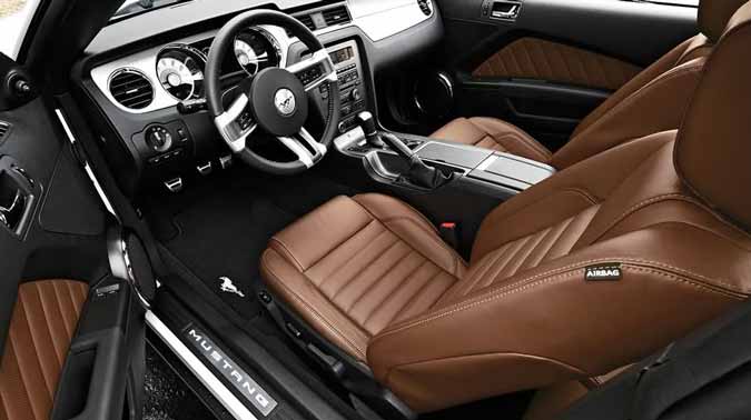 interior ford mustang 2011