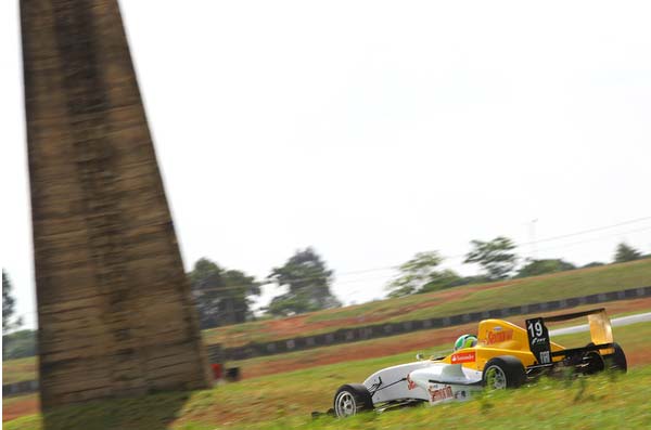 vini alvarenga formula future brasilia 2010