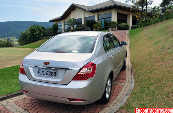 geely ec7 traseira