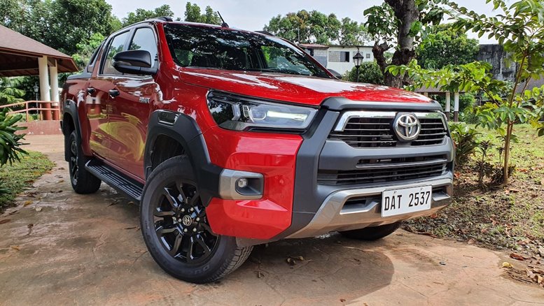 toyota hilux 2023