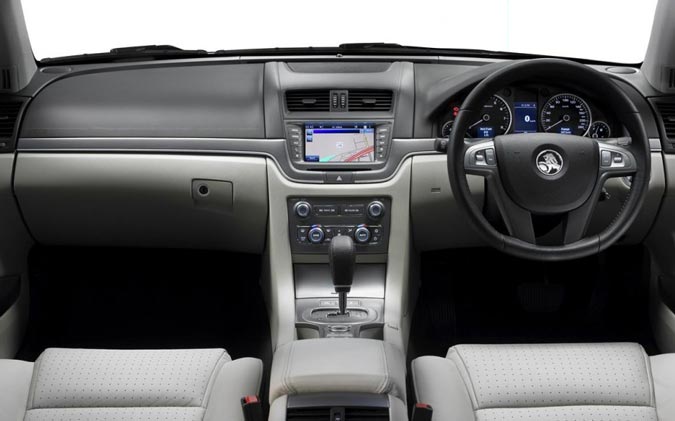 interior painel holden omega 2011