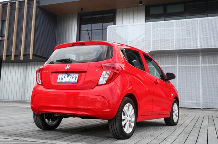 holden spark 2016 traseira