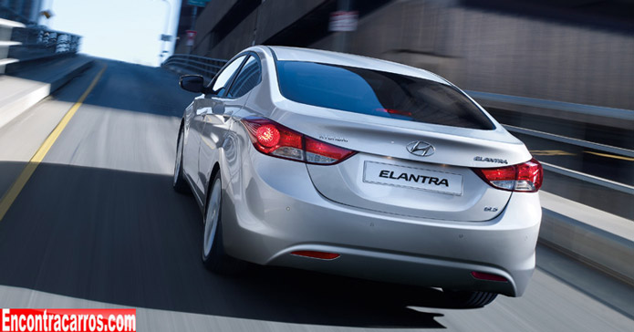 hyundai elantra 2014 traseira