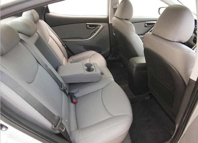 hyundai elantra interior banco traseiro