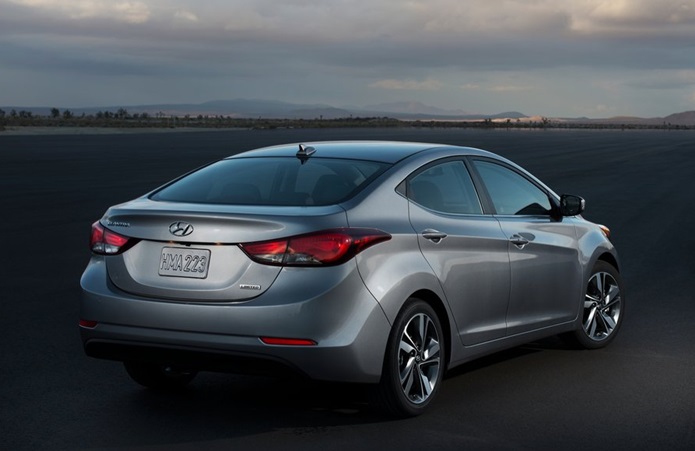 hyundai elantra 2015 traseira