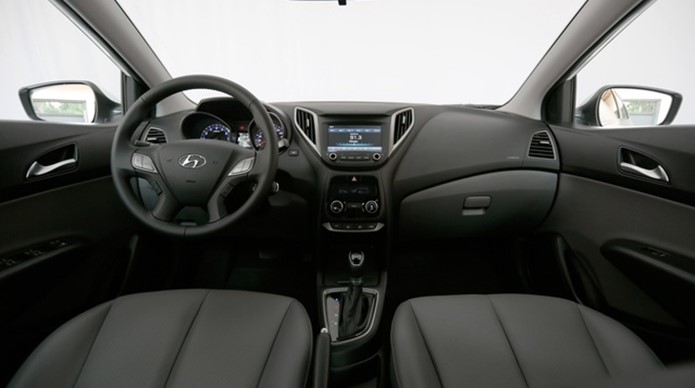 hyundai hb20 interior 2018