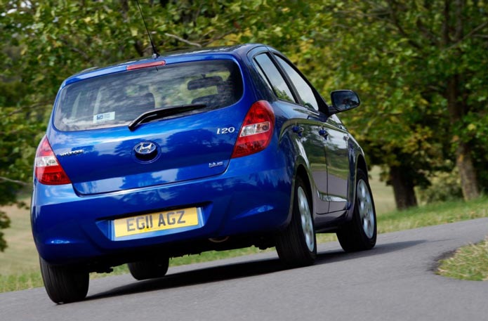 hyundai i20 blue traseira