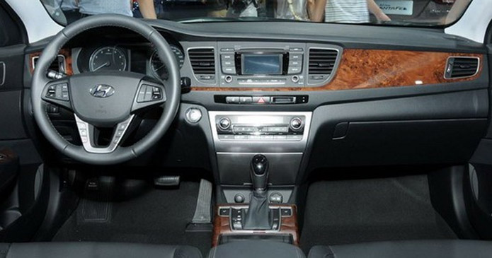 hyundai mistra interior