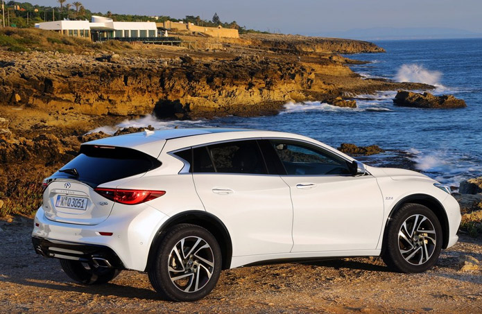 infiniti q30