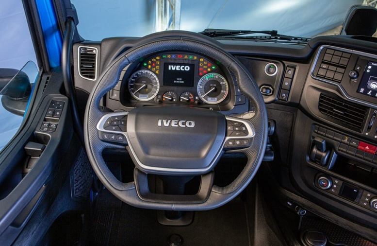 novo iveco s-way 2023 interior painel