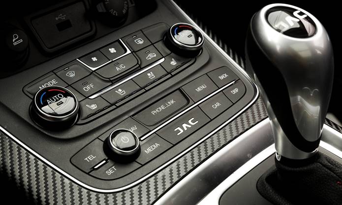 novo jac t80 interior detalhe console central