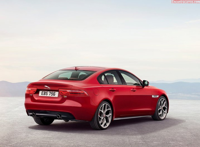 jaguar xe s traseira rear view