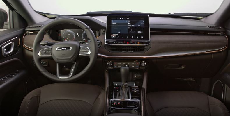 jeep commander interior