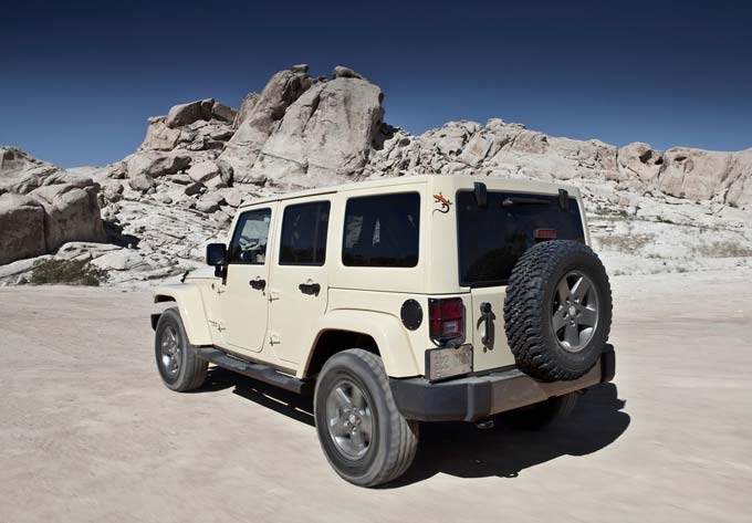 jeep wrangler mojave 2011 traseira