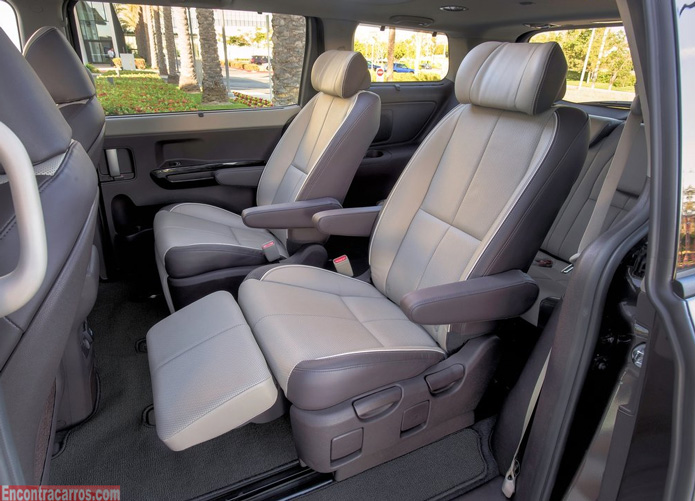 kia carnival 2015 interior banco traseiro