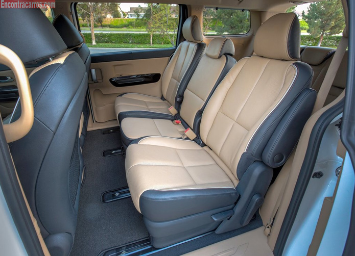 kia carnival interior banco traseiro