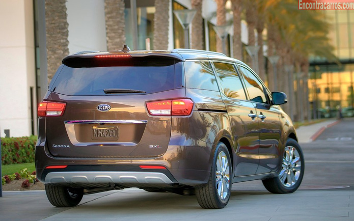 nova kia carnival / sedona 2015 traseira rear view