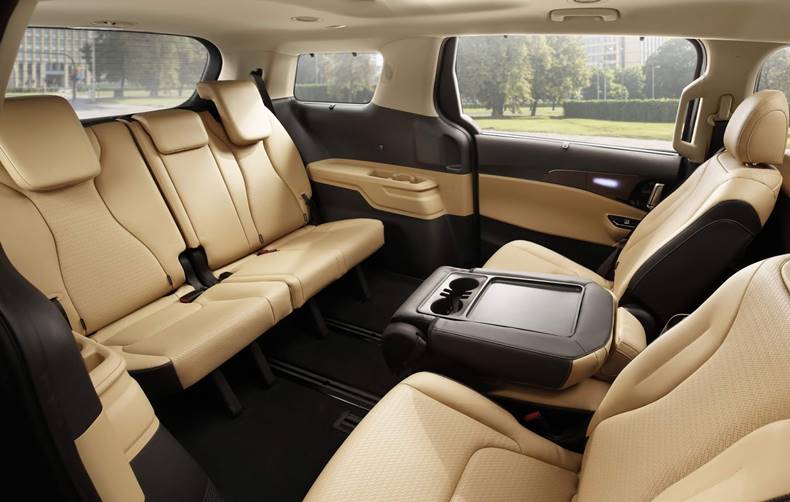 kia carnival 2022 interior banco traseiro