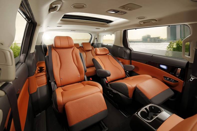 kia carnival 2022 interior banco traseiro