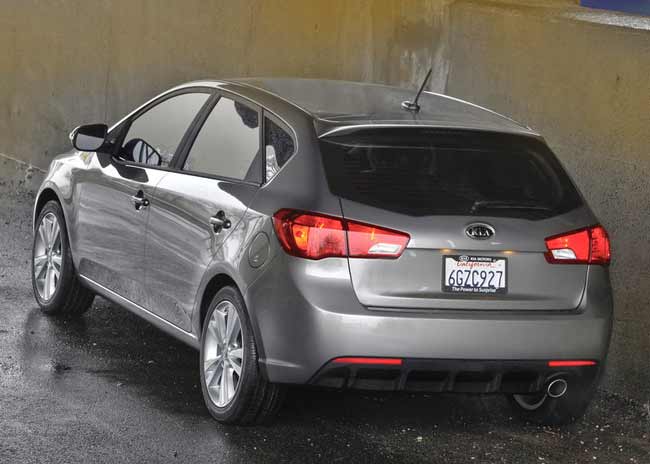 novo kia cerato hatch