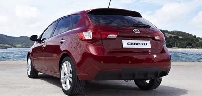 kia cerato hatch traseira