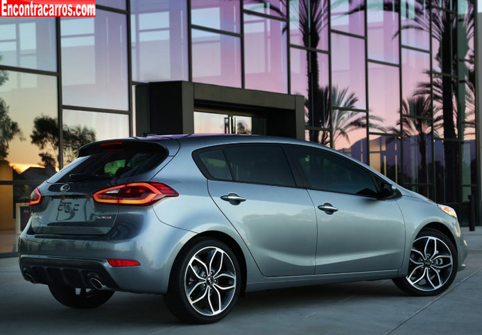 novo kia cerato 2014 hatch traseira