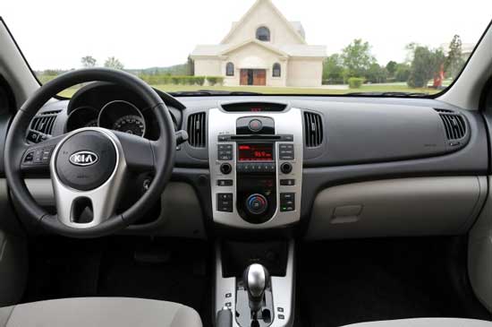 interior novo kia cerato 2010