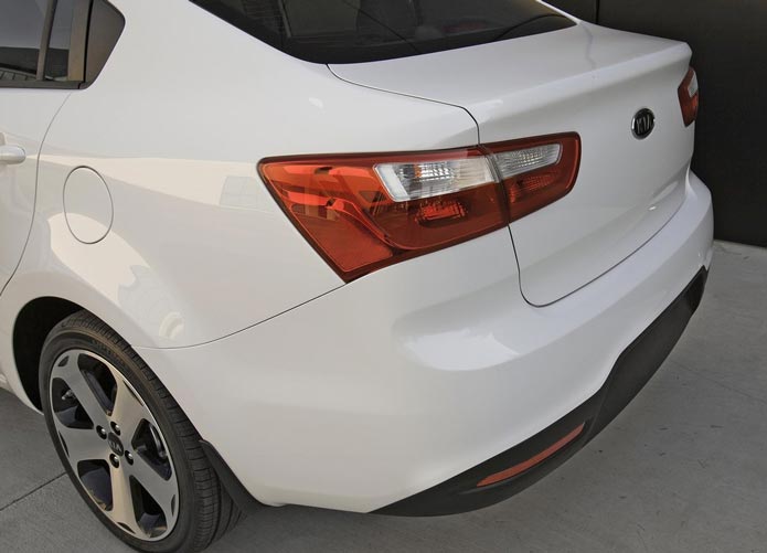 kia rio sedan 2012 traseira