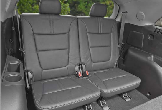 interior terceira fileira de bancos novo kia sorento 2011