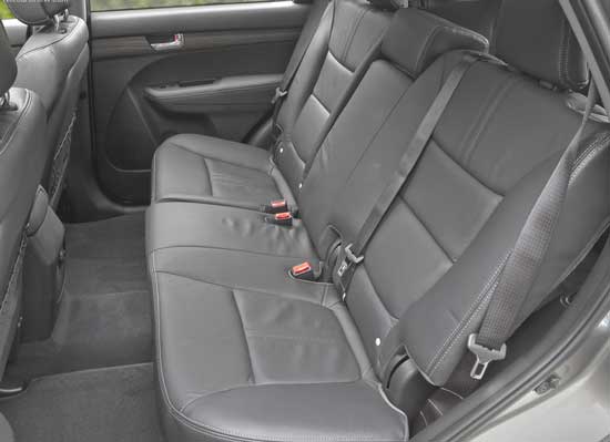 interior parte traseira kia sorento 2011