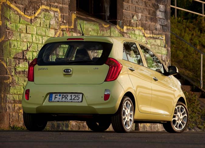 kia picanto traseira