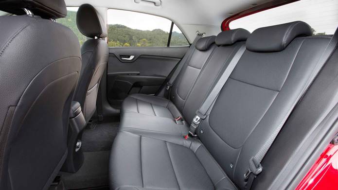 novo kia rio interior banco traseiro