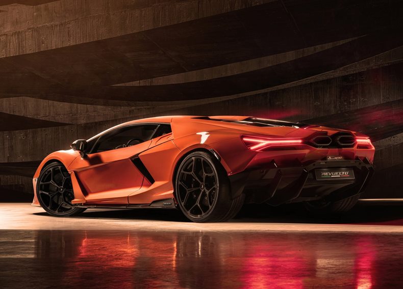 lamborghini revuelto