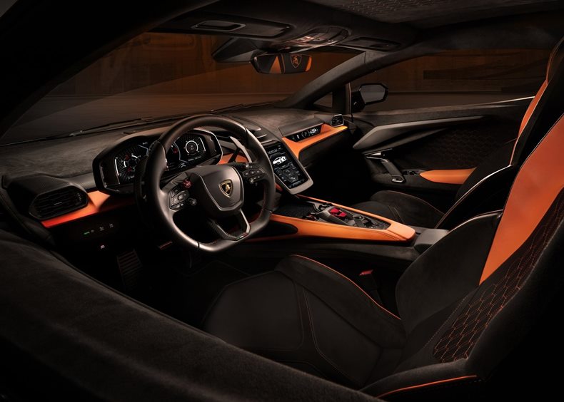 lamborghini revuelto interior