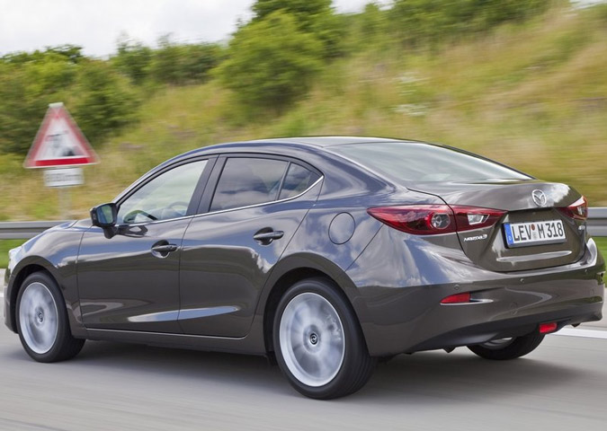 novo mazda3 sedan traseira rear view