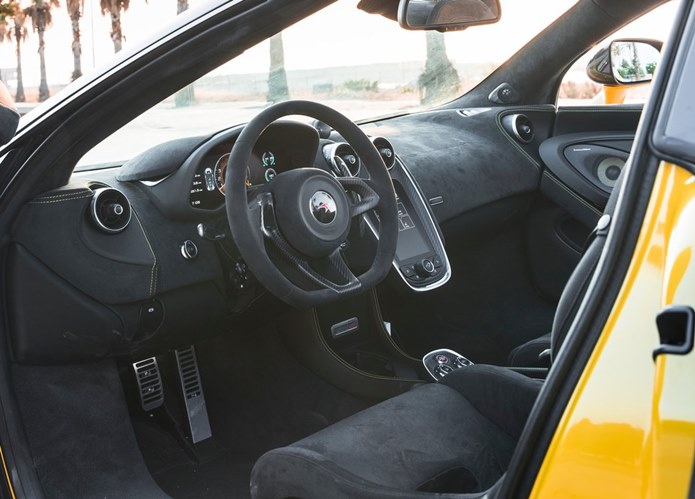 mclaren 570s spider interior painel