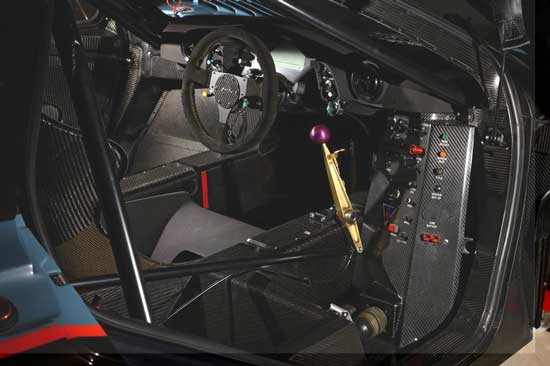 inteiror mclaren f1 gtr