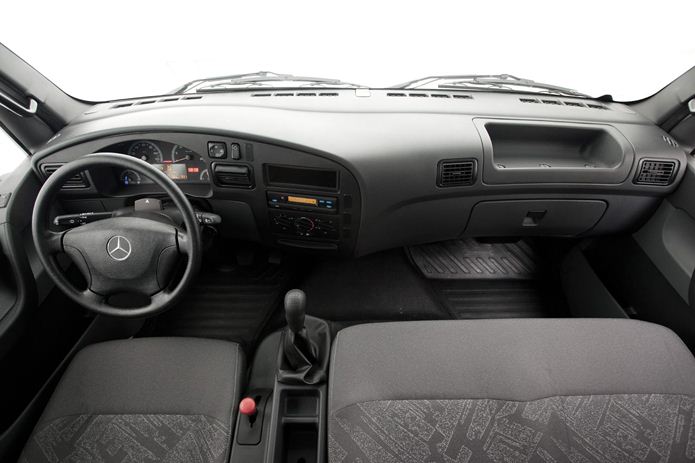 novo mercedes accelo 2018 interior painel