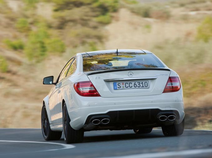 mercedes c63 amg coupe 2012 traseira