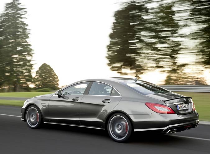 novo mercedes cls 63 amg 2012 traseira