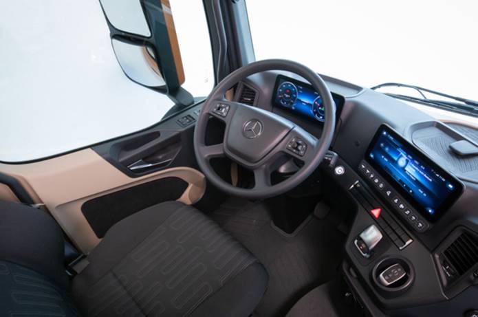 novo mercedes actros 2020 interior painel