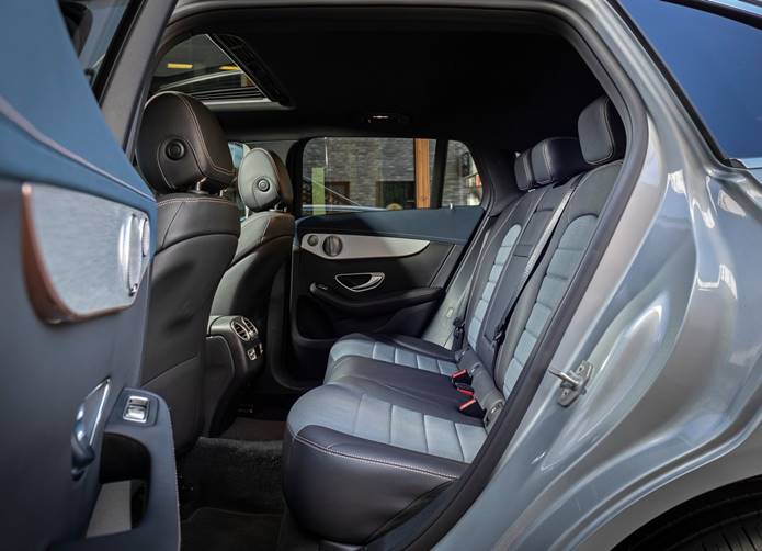 mercedes eqc interior banco traseiro