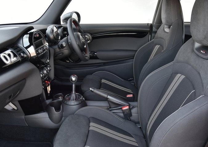 mini jcw challenge interior bancos